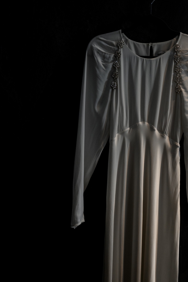 Вулканический песок и хрупкие цветы на свадьбе