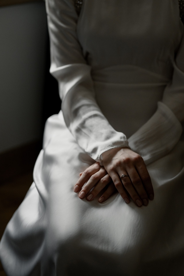 Вулканический песок и хрупкие цветы на свадьбе