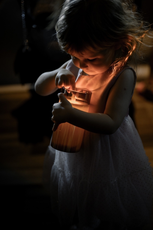 Вулканический песок и хрупкие цветы на свадьбе