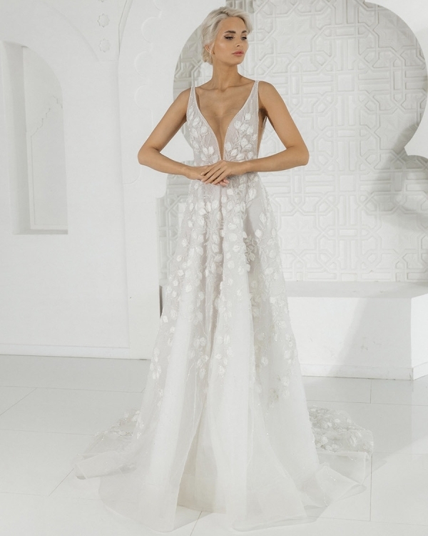 Ручная вышивка и полупрозрачные ткани в новой