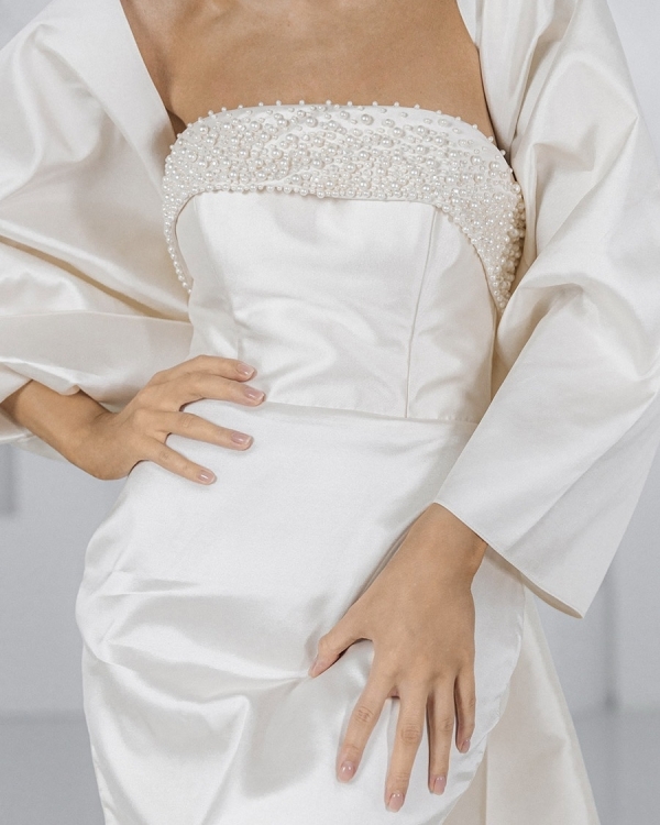 Ручная вышивка и полупрозрачные ткани в новой