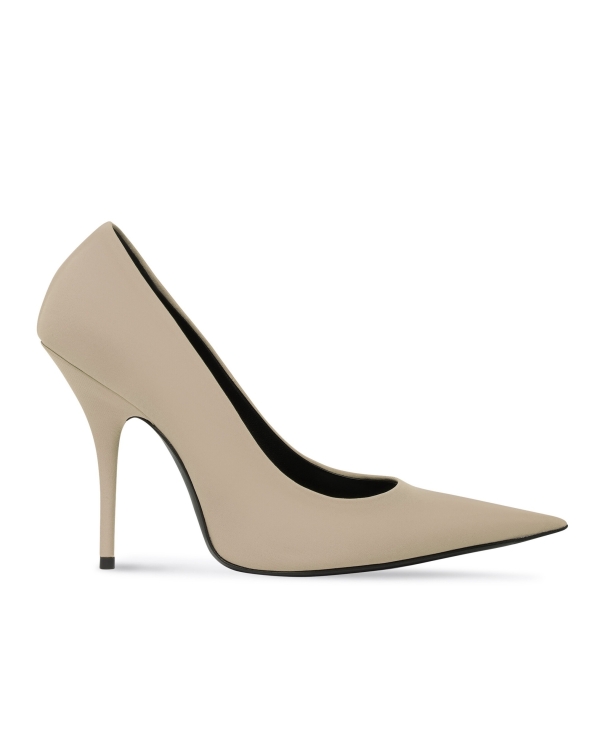 16 пар обуви на каблуке и танкетке