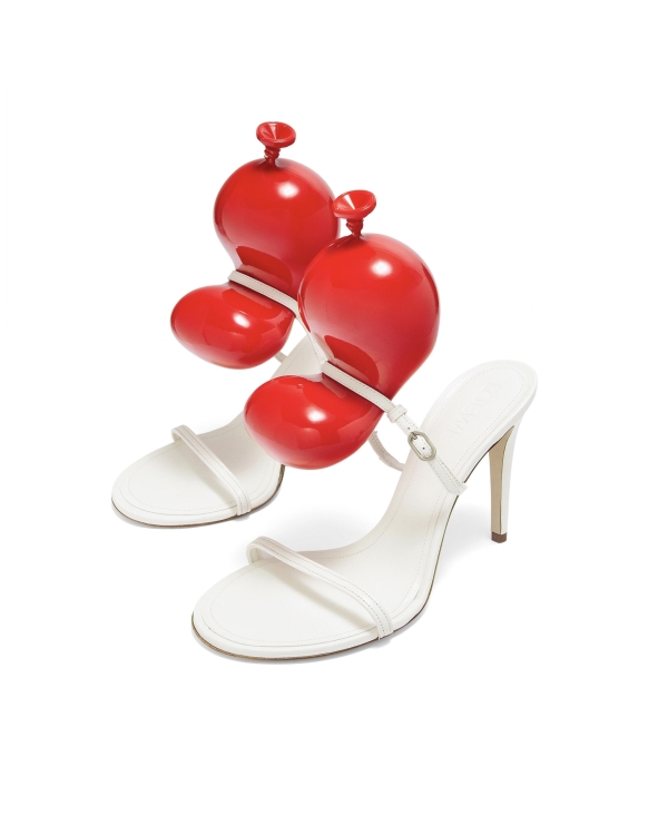 16 пар обуви на каблуке и танкетке