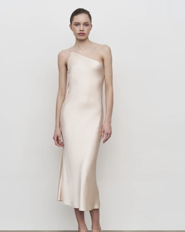 16 нюдовых платьев для образов подружек невесты