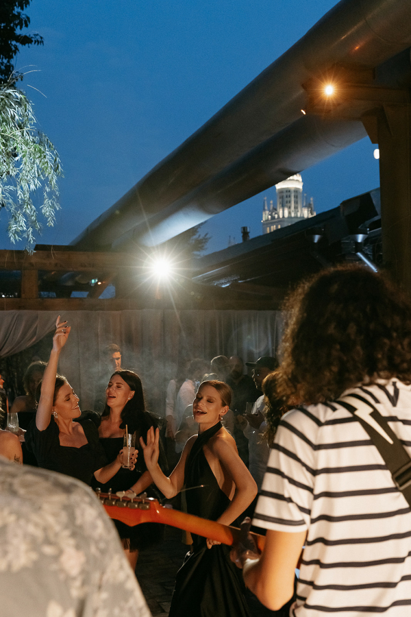 Черно-белая свадьба в модном пространстве Yauza Place