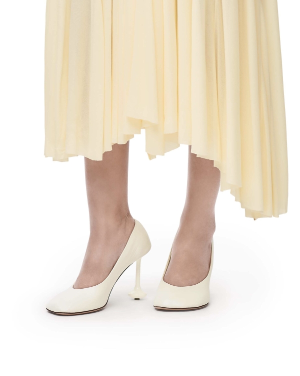 16 пар обуви на каблуке и танкетке