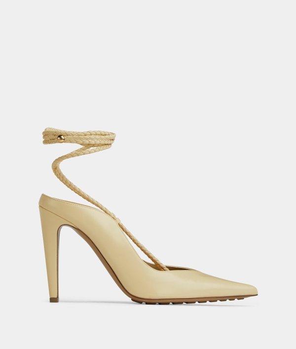 16 пар обуви на каблуке и танкетке