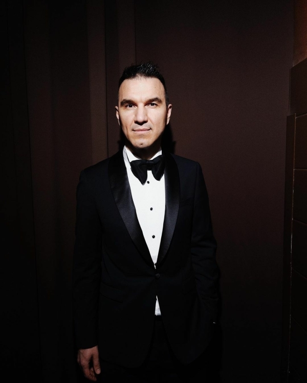 Ведущие Александр Слесарев