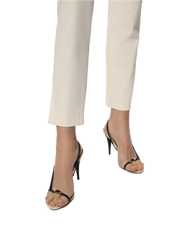 16 пар обуви на каблуке и танкетке