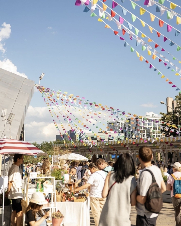 Электроника в «Кристалле», романтик под открытым небом