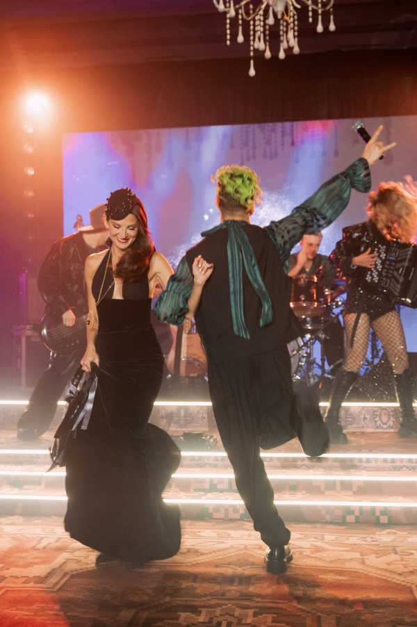 Атмосфера русского бомонда XX века на дне