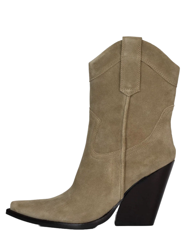 Казаки — главная обувь американских невест. Где