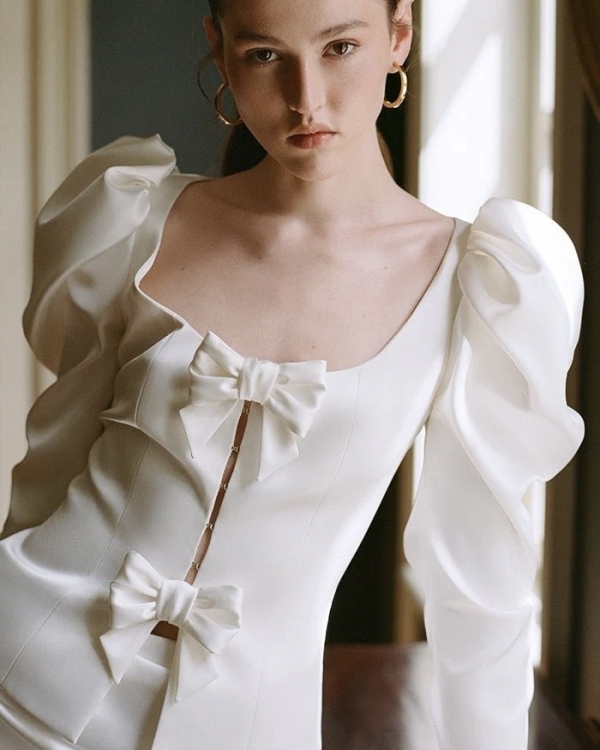 Замуж, как Бриджертоны. 30 предметов гардероба для