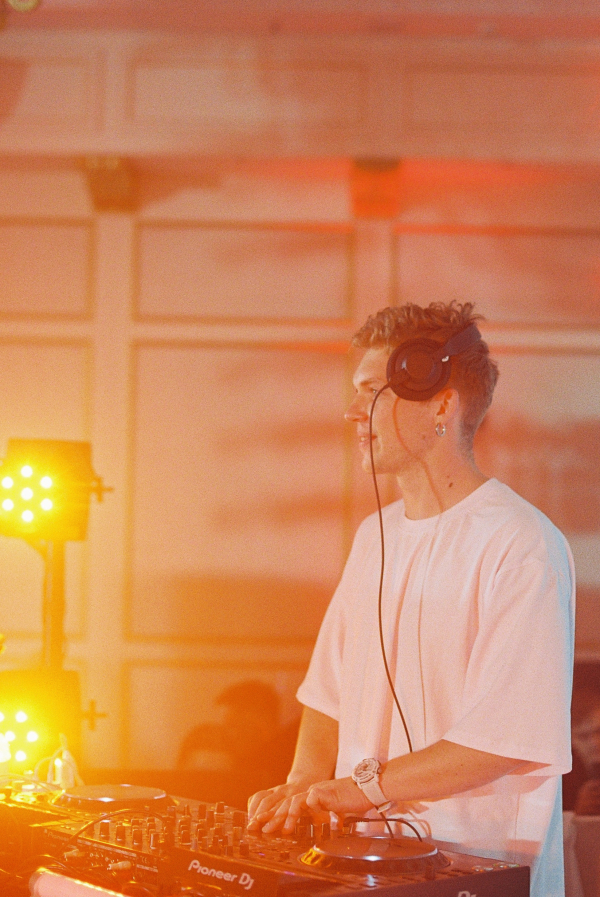 Диджеи Никита Меньшов