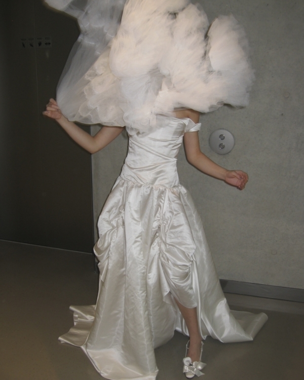 Как избавиться от пятен на белом?