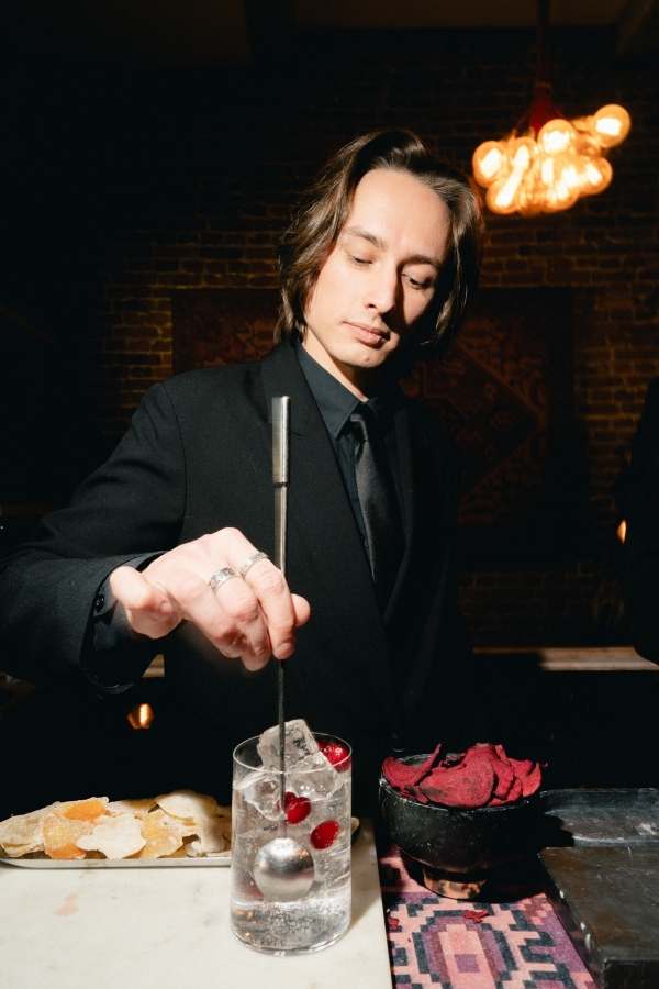 Атмосфера русского бомонда XX века на дне