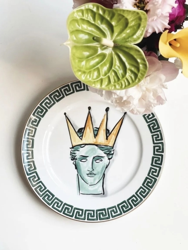 Красивая посуда — всегда хорошая идея для подарка