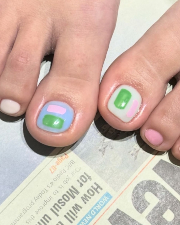 Педикюр, который мы заслужили. Главные nail-тренды лета