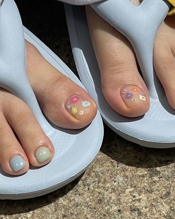 Педикюр, который мы заслужили. Главные nail-тренды лета