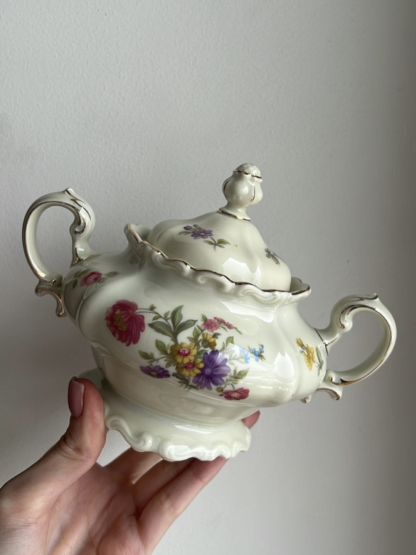 Красивая посуда — всегда хорошая идея для подарка