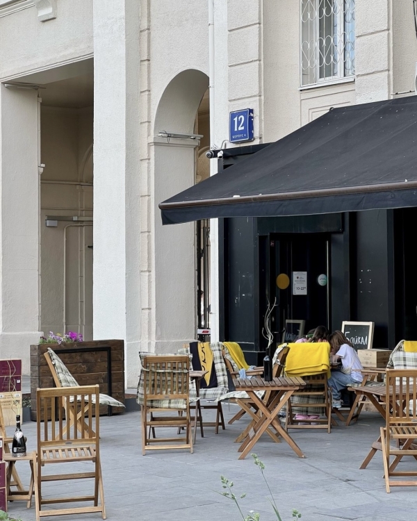 Электроника в «Кристалле», романтик под открытым небом