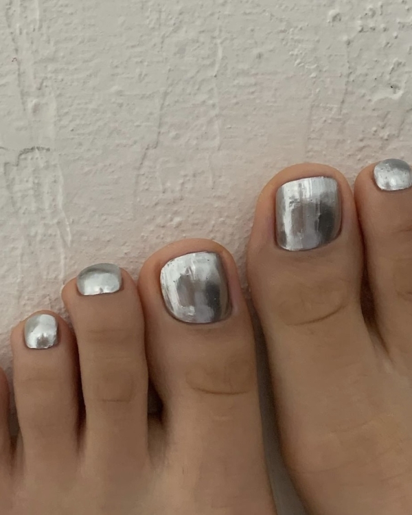 Педикюр, который мы заслужили. Главные nail-тренды лета