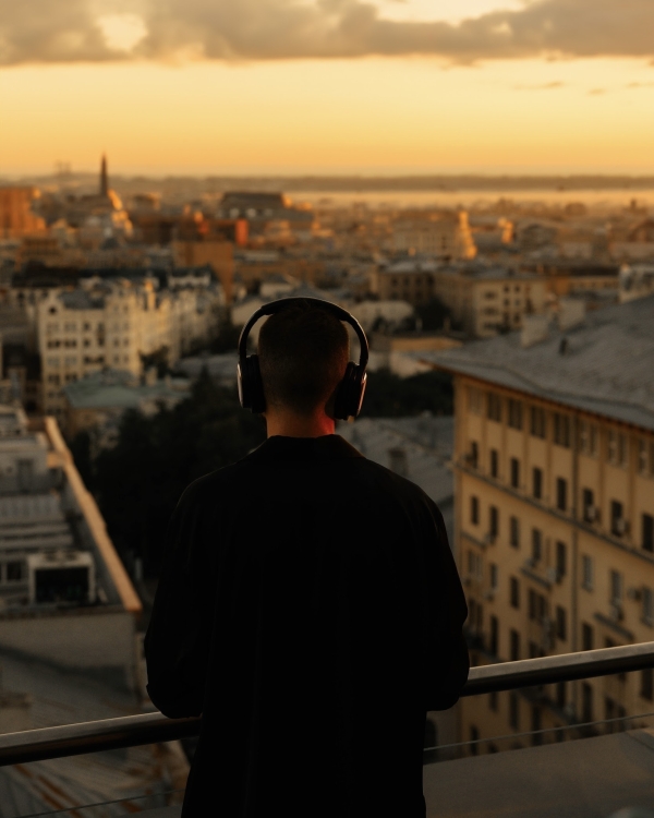 Медитации, ароматерапия и диджей-сет на закате: как