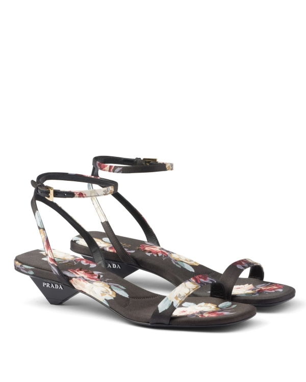 Не носите платья с беговыми кроссовками: 20