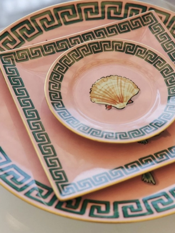 Красивая посуда — всегда хорошая идея для подарка