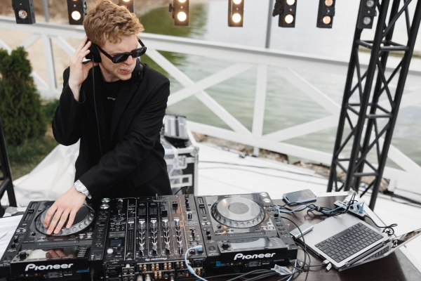 Диджеи Никита Меньшов