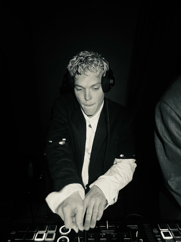 Диджеи Никита Меньшов