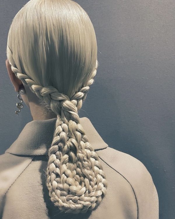 Трендовые собранные прически для невест 2024