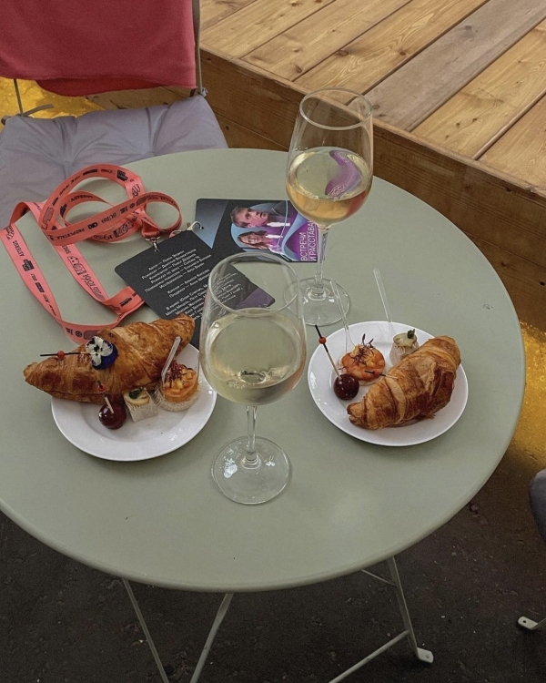 Электроника в «Кристалле», романтик под открытым небом