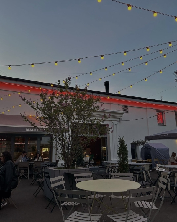 Электроника в «Кристалле», романтик под открытым небом