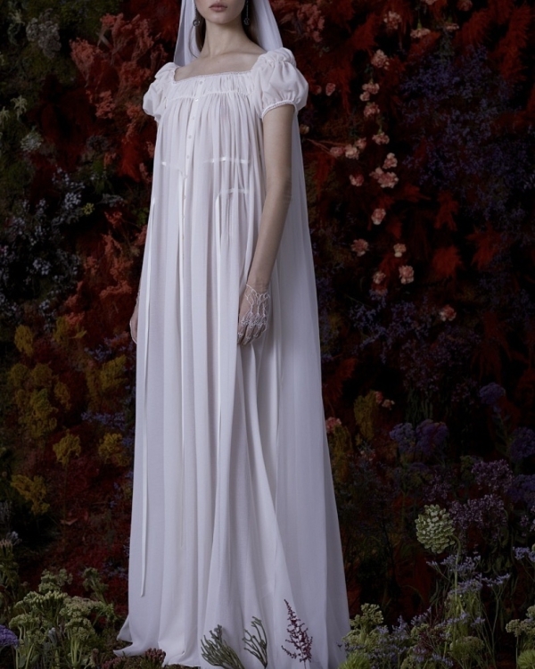 Замуж, как Бриджертоны. 30 предметов гардероба для