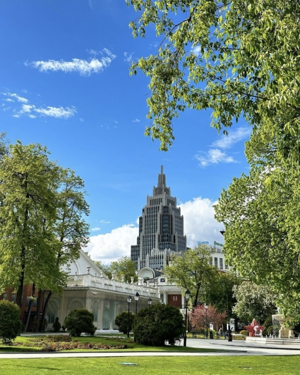 Электроника в «Кристалле», романтик под открытым небом