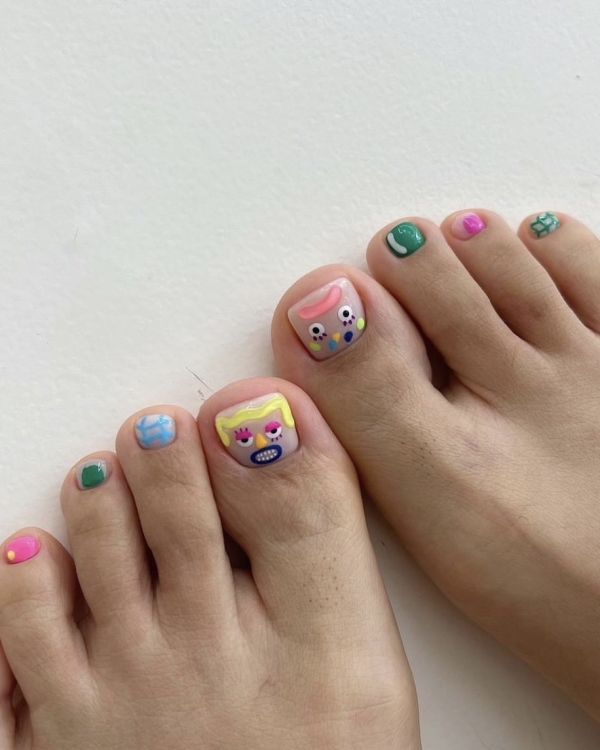 Педикюр, который мы заслужили. Главные nail-тренды лета