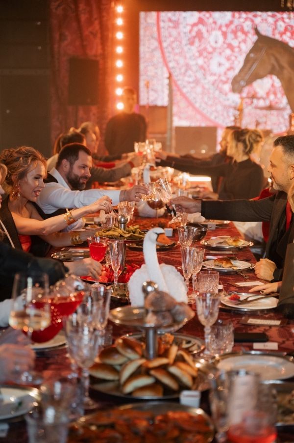 Атмосфера русского бомонда XX века на дне