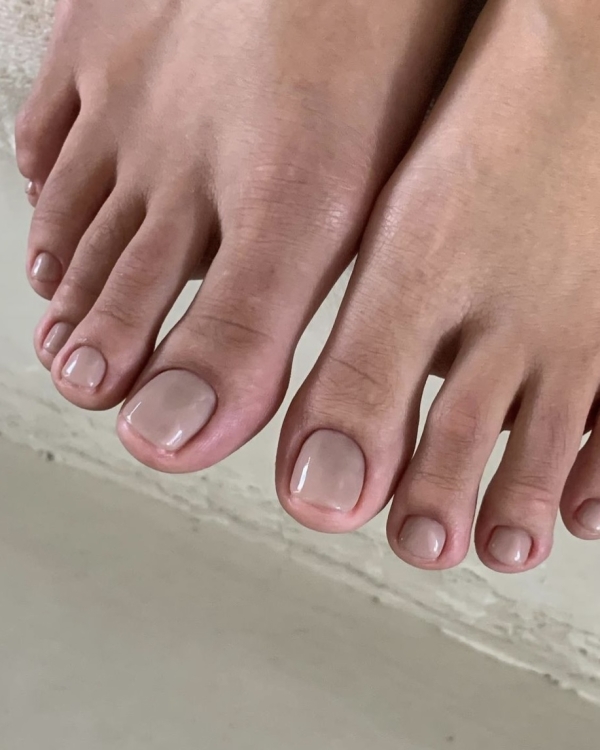 Педикюр, который мы заслужили. Главные nail-тренды лета