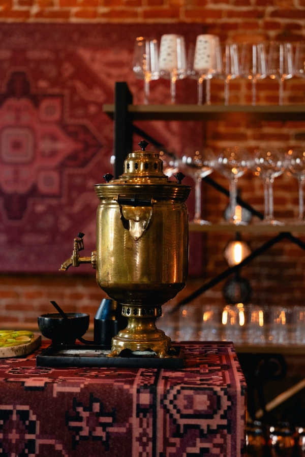 Атмосфера русского бомонда XX века на дне