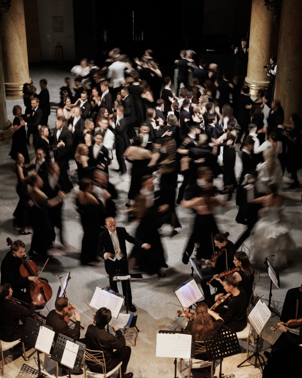 Бал — новый старый формат для свадьбы. Как