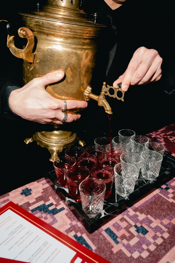 Атмосфера русского бомонда XX века на дне