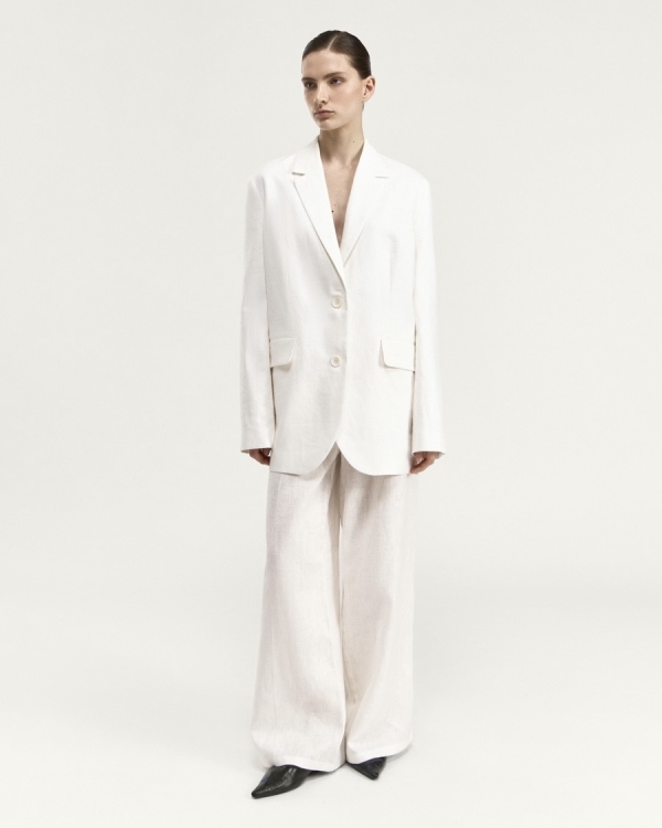 Что надеть невесте, помимо свадебного платья? Конечно,