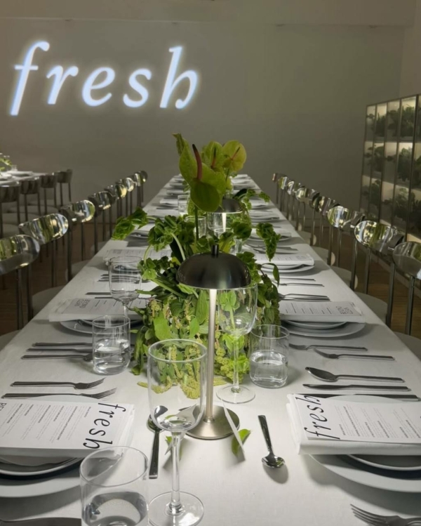 Шестиметровая роза на ужине Magda Butrym и