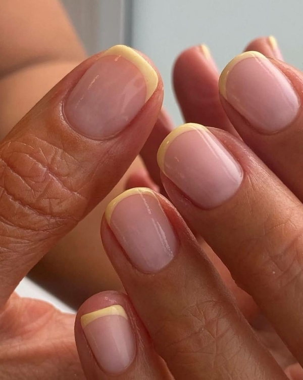 7 трендов летнего маникюра для невест 2025