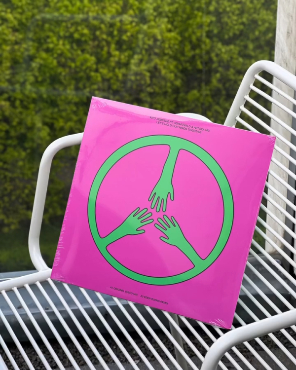 Виниловый маркет в Found, открытие летнего двора