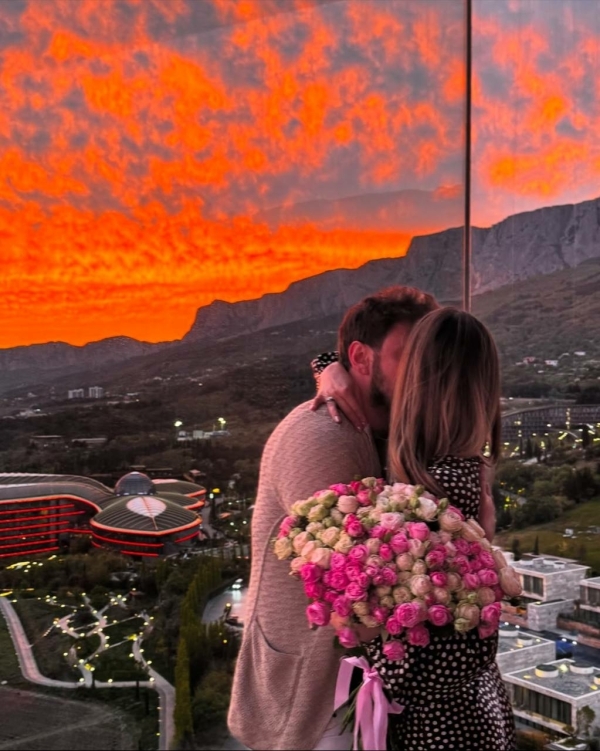 Агата Муцениеце выходит замуж