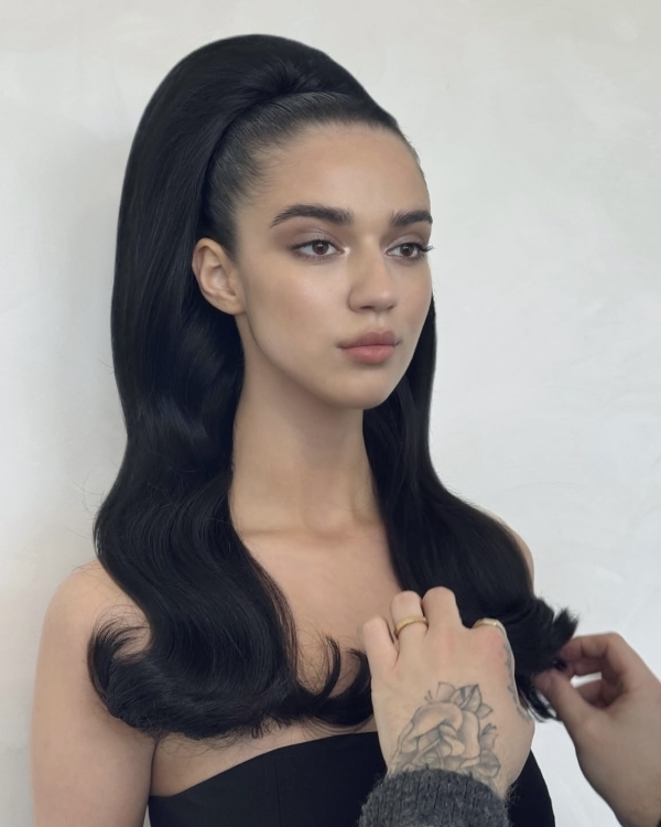 Fancy-прически 2025, которые подойдут выпускницам и гостям