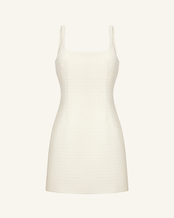 Ностальгировать по 90-м модно. Где купить свадебное