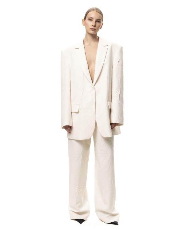 Что надеть невесте, помимо свадебного платья? Конечно,